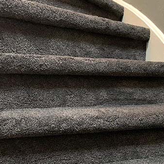 Riemsdijk vloeren voor trap tapijt leggen met 5 jaar garantie! 